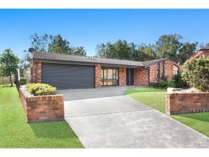 6 Clematis Place, Point Clare  NSW  2250